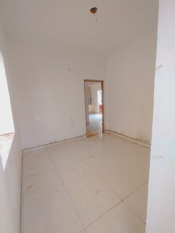 Room in 2.5 BHK Apartment at Ameenpur – for Sale