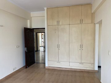 Room in 3 BHK Builder Floor at Palam Vihar – for Rent