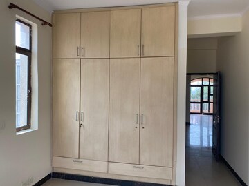 Room in 3 BHK Builder Floor at Palam Vihar – for Rent