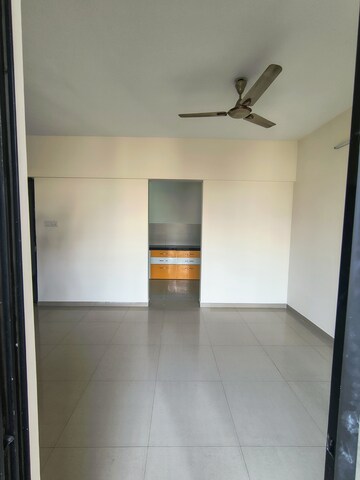 Room in 2 BHK Apartment at Kalpataru Serenity, Manjari – for Rent