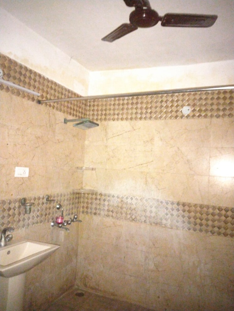 Bathroom, xu iii greater noida 2 Bedroom 120 Sq.Mt. Independent House In Xu Iii Greater Noida Greater Noida 8179783