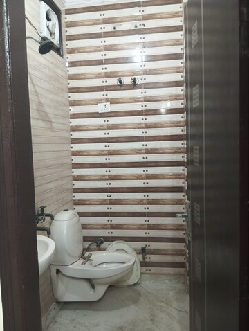 Bathroom in 3 BHK Builder Floor at Rohini Sector 25 – for Rent