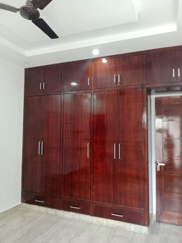 Furnished Amenities in 3 BHK Builder Floor at Sector 13 – for Rent