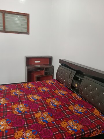 Bedroom in 2 BHK Builder Floor at Sector 18 – for Rent