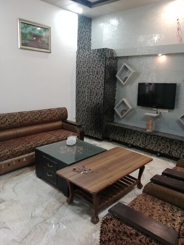 Living Room in 2 BHK Builder Floor at Sector 18 – for Rent