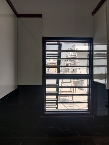 Room in 1 BHK Builder Floor at Sector 18 – for Rent