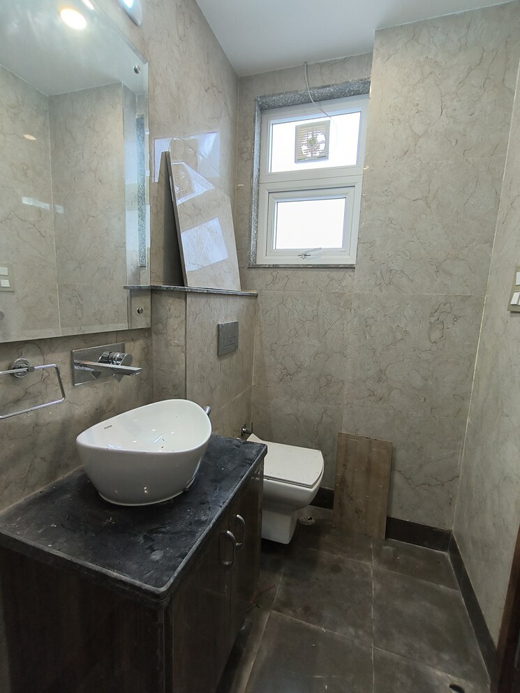 Bathroom, malviya nagar 2 Bedroom 100 Sq.Yd. Builder Floor In Malviya Nagar Delhi 8179974