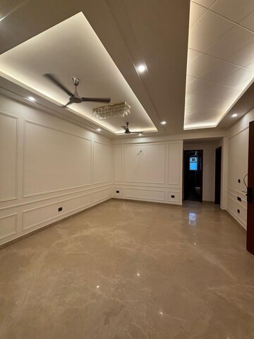 Parking in 3 BHK Builder Floor at Sector 81 – for Rent