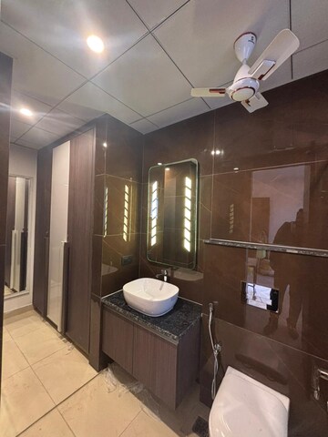 Team Area in 3 BHK Builder Floor at Sector 81 – for Rent