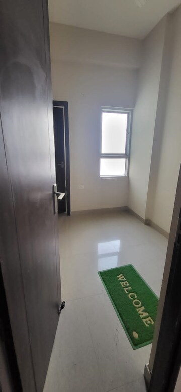 Room in 3.5 BHK Apartment at Hawelia Valenova Park, Tech Zone 4 Greater Noida – for Sale