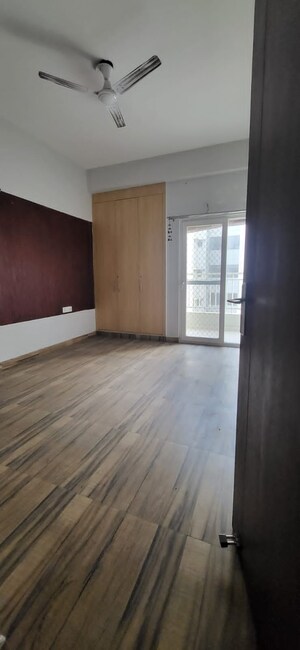 Room in 3.5 BHK Apartment at Hawelia Valenova Park, Tech Zone 4 Greater Noida – for Sale