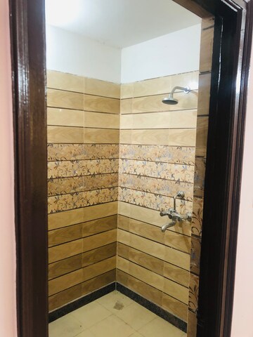 Bathroom in 3.5 BHK Apartment at Ganpati Estate, Parao – for Rent