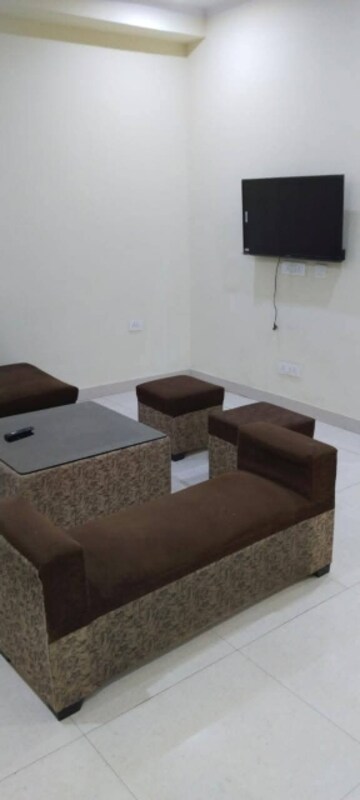 Living Room in 2 BHK Builder Floor at Super Mart 1, Sector 27 – for Rent