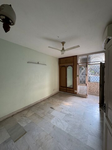 Room in 3 BHK Builder Floor at Chitranjan Park – for Rent