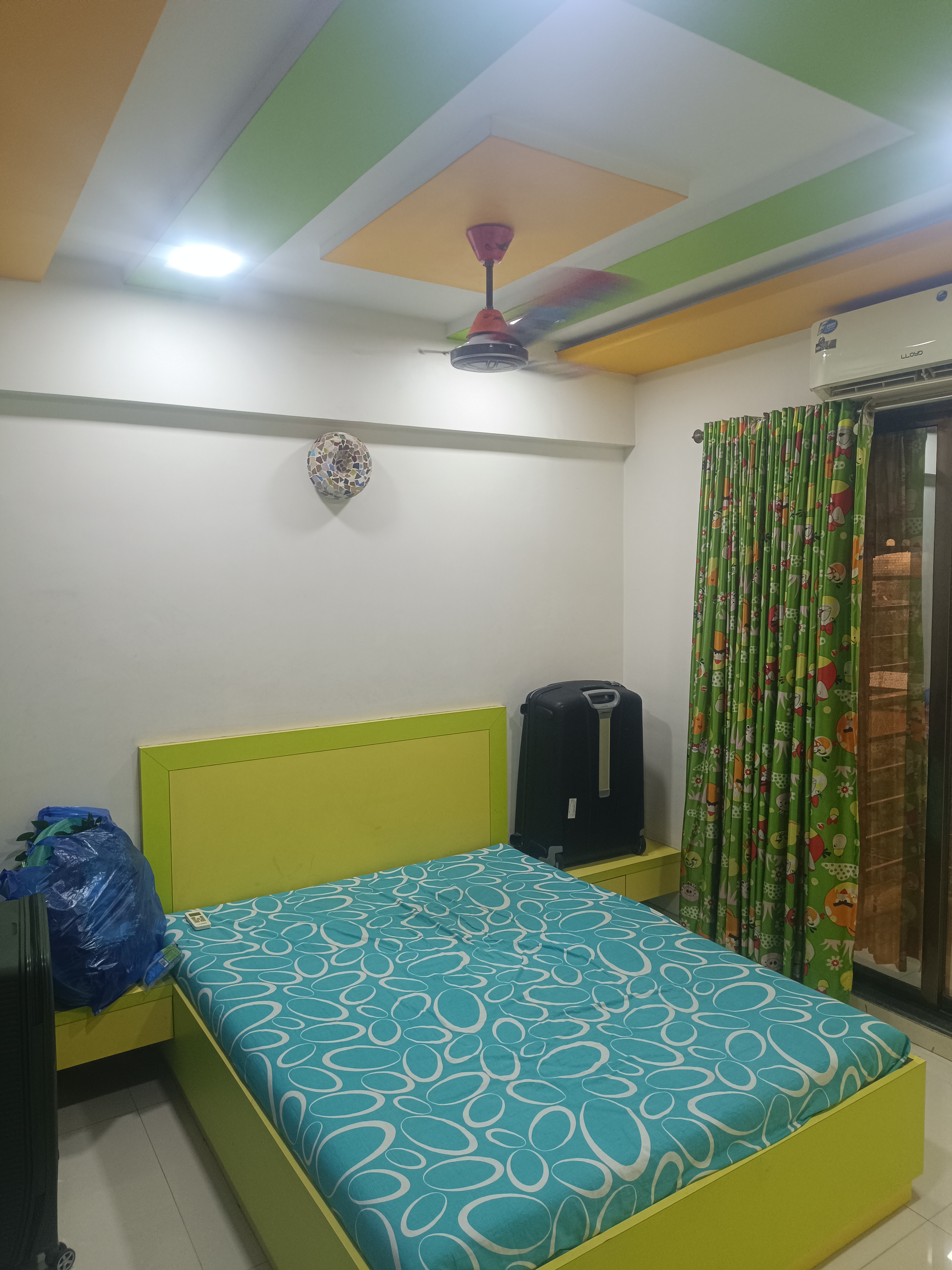 3.5 BHK + Pooja Room Apartment For Rent in Rattan Icon