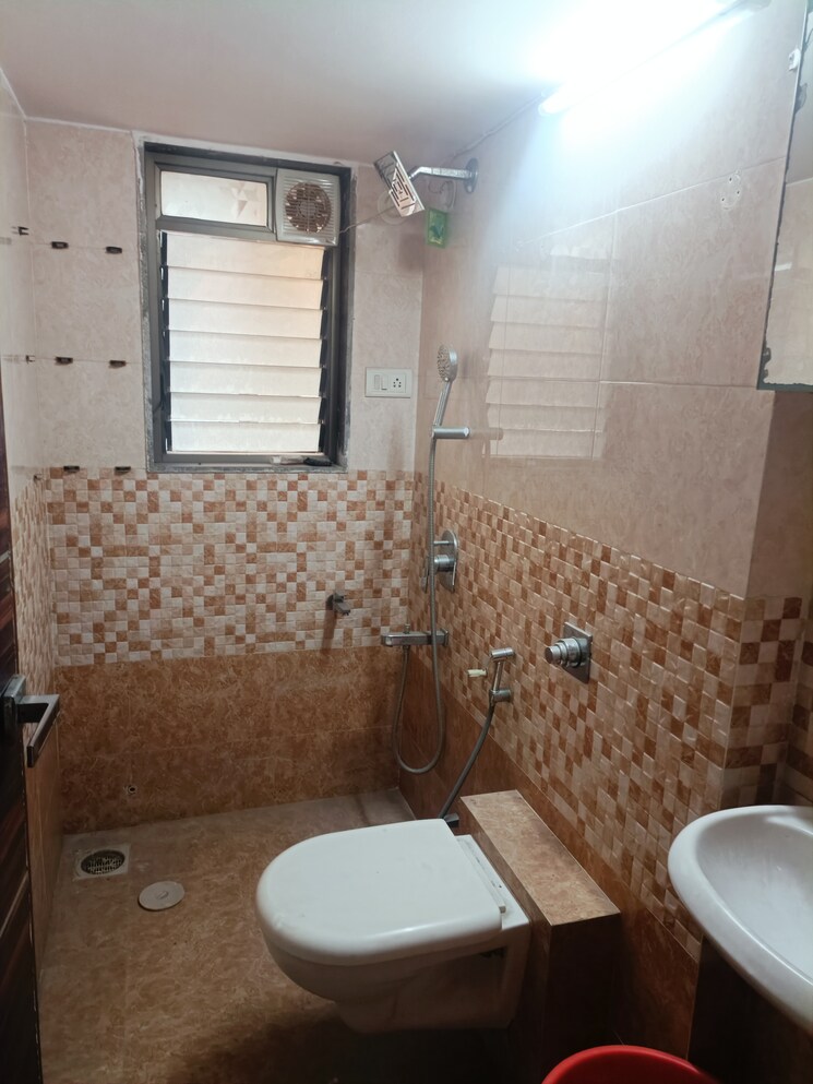 Bathroom, aggarwal-sumeet-elegance 2 Bedroom 650 Sq.Ft. Apartment In Manpada Thane 8180212