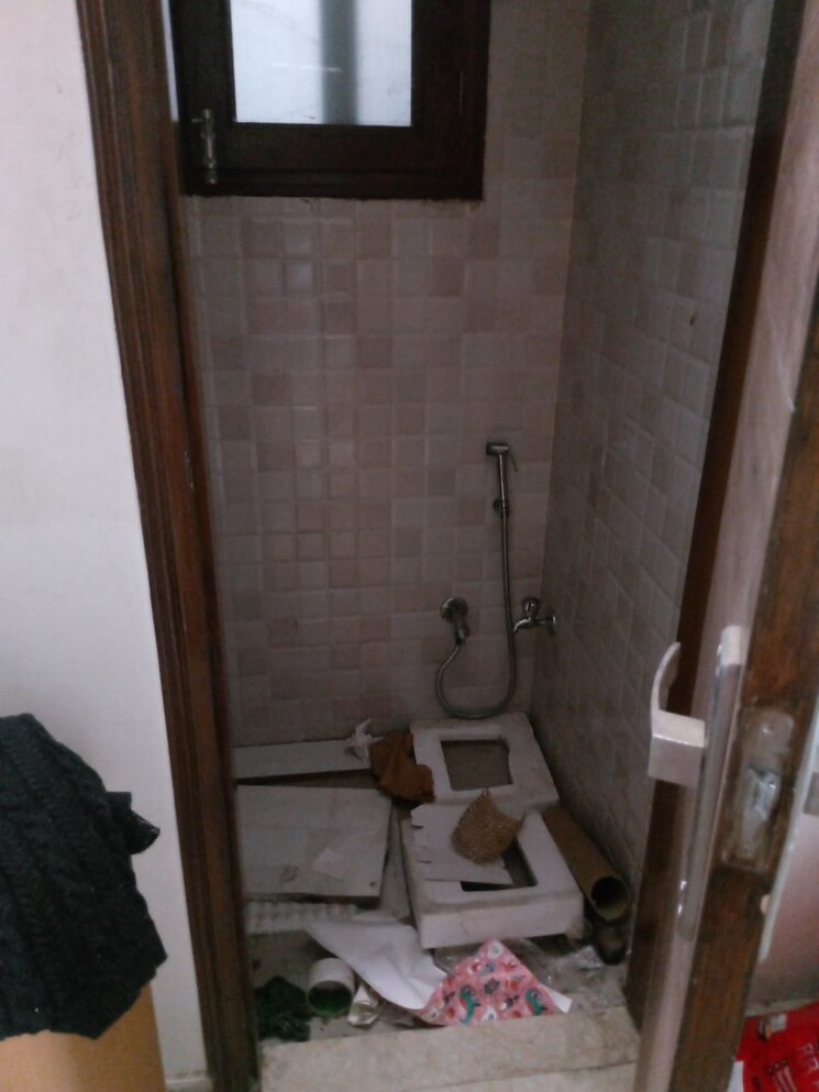 Bathroom, ats-green-village 3.5 Bedroom 1750 Sq.Ft. Apartment In Sector 93a Noida 8180257