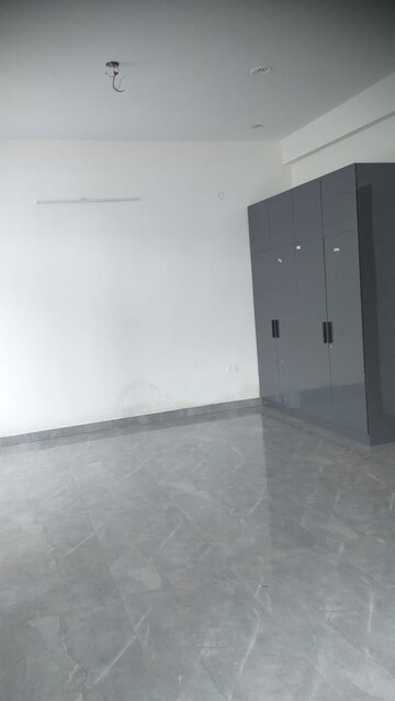 Room in 3.5 BHK Apartment at ATS Green Village, Sector 93a – for Sale