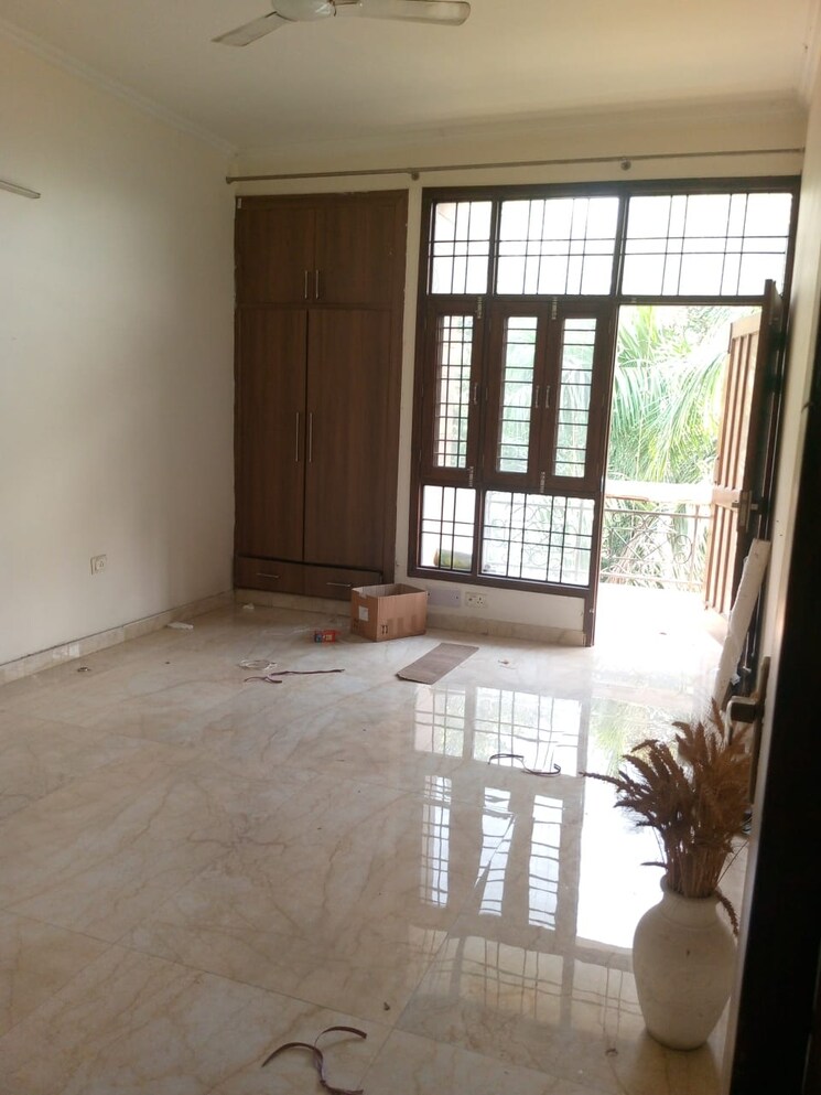 Room, purvanchal-silver-city 3 Bedroom 1415 Sq.Ft. Apartment In Sector 93 Noida 8180282