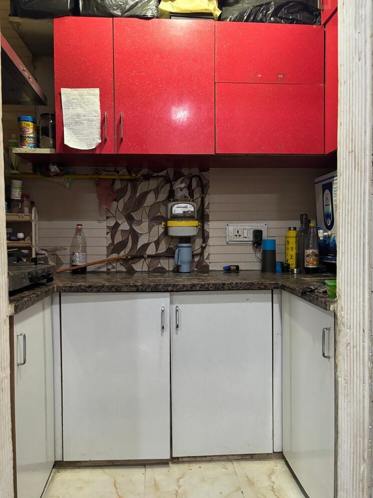 Kitchen, paschim vihar 1.5 Bedroom 50 Sq.Yd. Apartment In Paschim Vihar Delhi 8180279