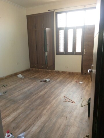 Room in 3.5 BHK Apartment at Purvanchal Silver City, Sector 93 – for Sale