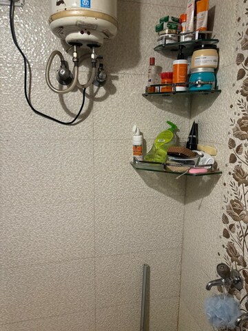 Attached Bathroom in 1.5 BHK Builder Floor at Paschim Vihar – for Rent