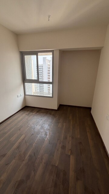 Room in 1 BHK Apartment at Piramal Vaikunth, Balkum Pada – for Sale