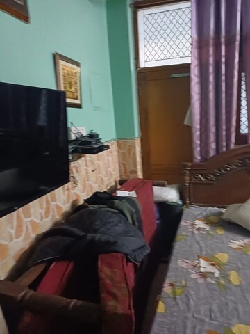 Living Room in 2.5 BHK Apartment at Paschim Vihar – for Rent