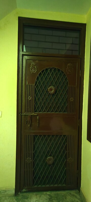Furnished Amenities in 1 RK Builder Floor at Mayur Vihar Phase 1 – for Rent