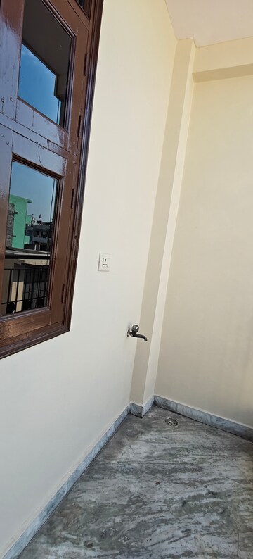 Furnished Amenities in 1 RK Builder Floor at Mayur Vihar Phase 1 – for Rent