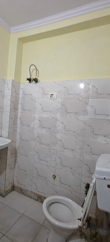 Bathroom in 1 RK Builder Floor at Mayur Vihar Phase 1 – for Rent
