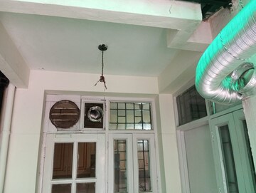 Furnished Amenities in 3 BHK Builder Floor at Unitech South City II, Sector 50 – for Rent