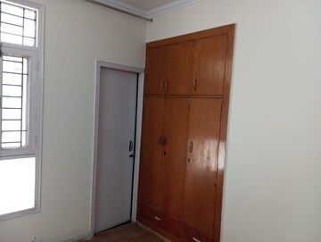 Room in 3 BHK Builder Floor at Unitech South City II, Sector 50 – for Rent