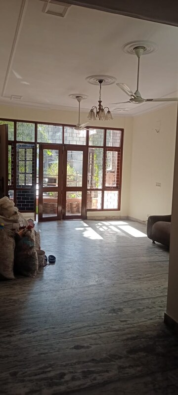 Room in 2 BHK Builder Floor at Chittaranjan Park – for Rent