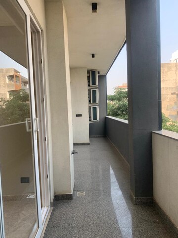 Building Lobby in 4 BHK Builder Floor at Hong Kong Bazaar, Sector 57 – for Sale