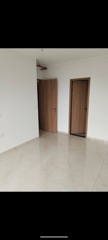 Room in 2 BHK Apartment at Godrej Urban Park, Chandivali – for Rent