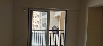 Room in 1 BHK Apartment at Raunak Bliss B1, Ghodbunder Road – for Rent