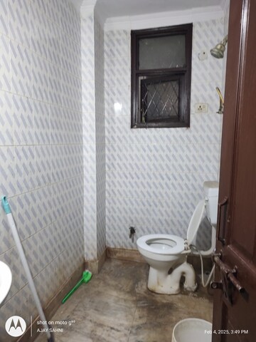 Bathroom in 1 BHK Builder Floor at Kishangarh – for Sale