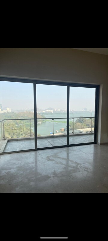 Room in 4 BHK Apartment at LnT Emerald Isle Phase II, Powai – for Rent