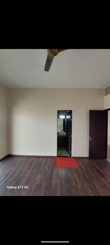 Room in 4 BHK Apartment at LnT Emerald Isle Phase II, Powai – for Rent
