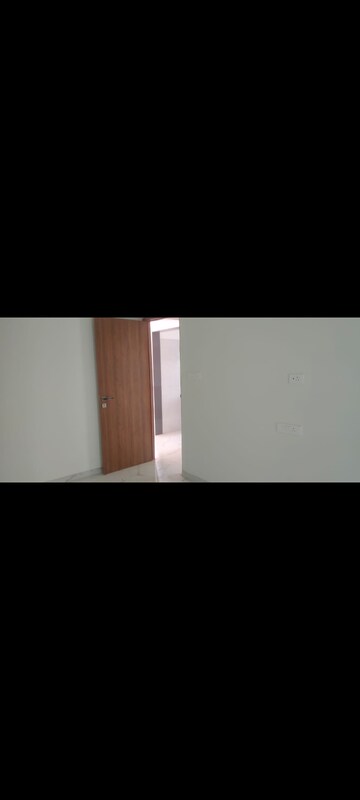 Room in 3 BHK Apartment at Shree Kaveri Heights, Ghatkopar East – for Rent