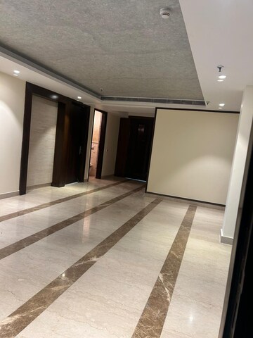 Room in 4 BHK Apartment at DLF The Magnolias, Sector 42 – for Sale