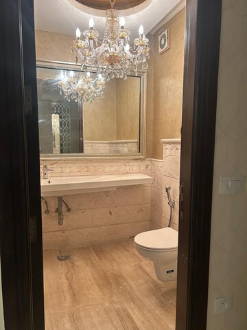 Bathroom in 4 BHK Apartment at DLF The Magnolias, Sector 42 – for Sale