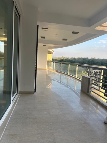 Parking in 4 BHK Apartment at DLF The Magnolias, Sector 42 – for Sale