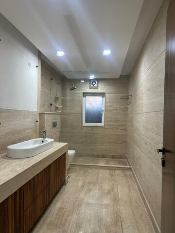 Bathroom in 4 BHK Apartment at DLF The Magnolias, Sector 42 – for Sale