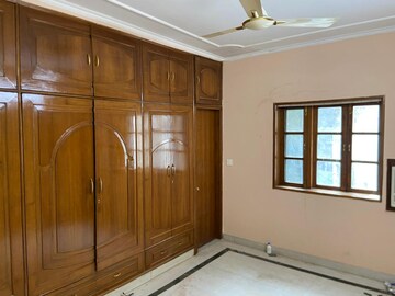 Room in 2 BHK Apartment at Vasant Kunj – for Sale