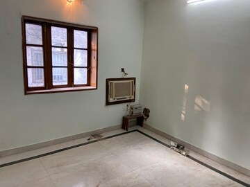 Room in 2 BHK Apartment at Vasant Kunj – for Sale