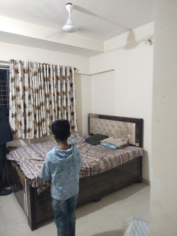Bedroom in 2 BHK Apartment at Kurla East – for Rent
