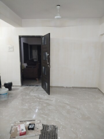 Room in 2 BHK Apartment at Kurla East – for Rent