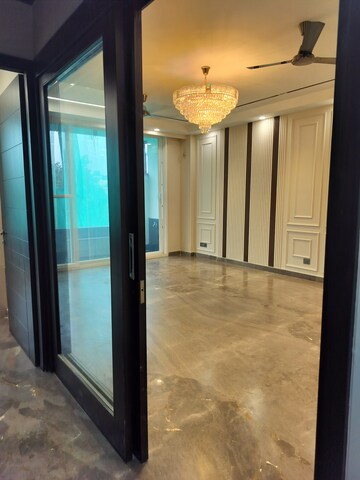 Room in 3 BHK Builder Floor at Greater Kailash I – for Rent